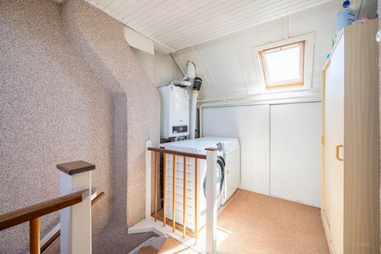 Bright family home with a deep garden - Image 23