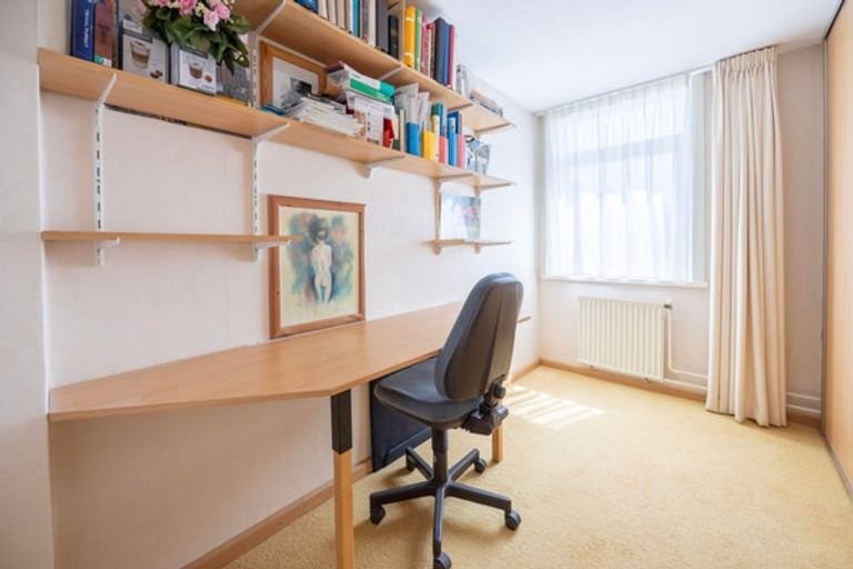 Bright family home with a deep garden - Image 18