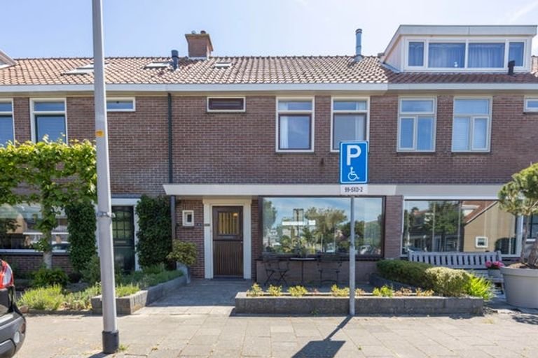 Bright family home with a deep garden - Image 1