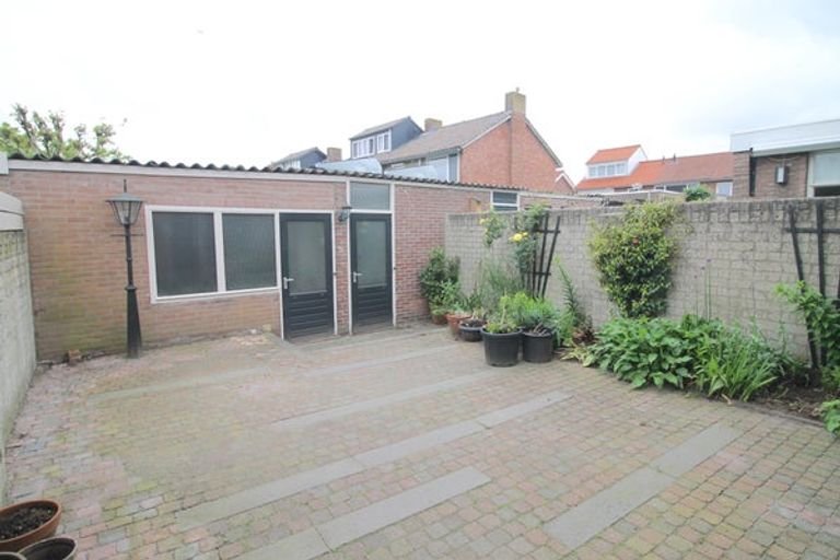 Spacious house with garden in quiet Dorst - Image 17