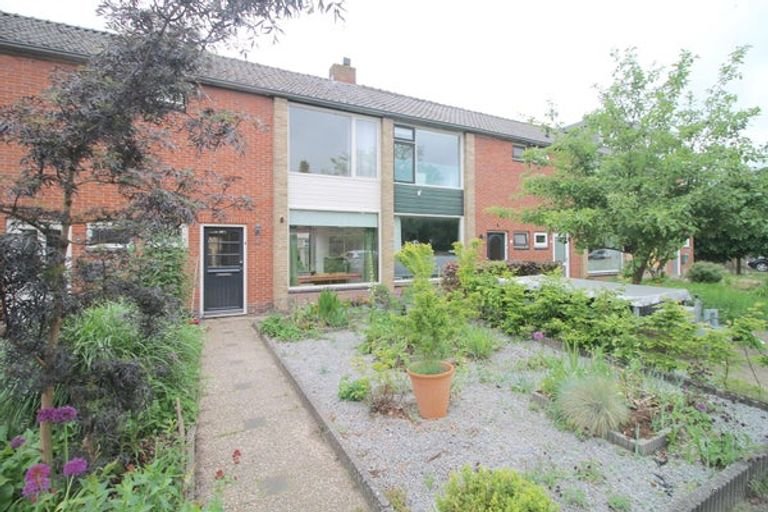 Spacious house with garden in quiet Dorst - Image 1