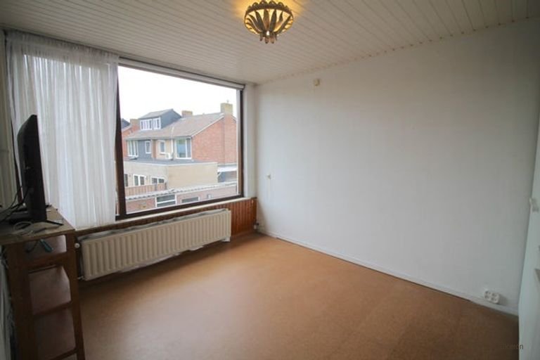 Spacious house with garden in quiet Dorst - Image 9