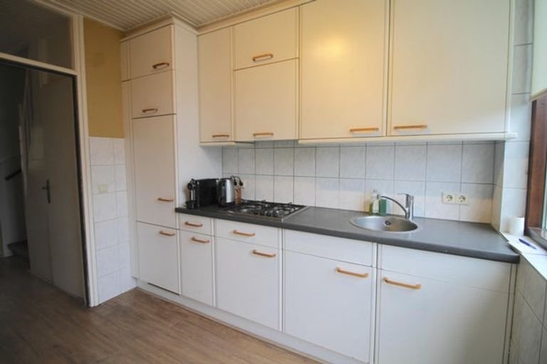 Spacious house with garden in quiet Dorst - Image 5