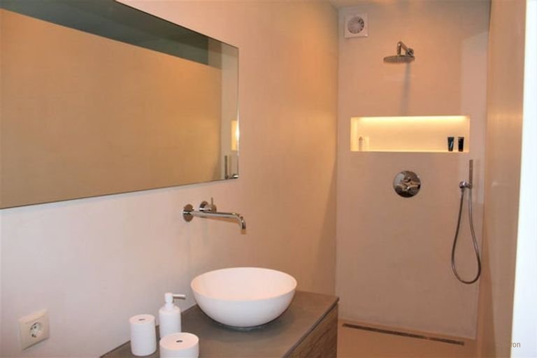 Gemeubileerde studio (100m²) met grote tuin in Ulvenhout - Afbeelding 14