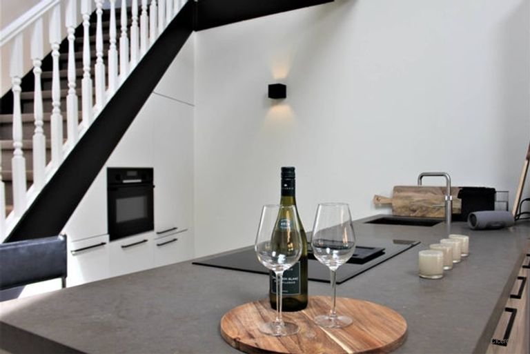 Gemeubileerde studio (100m²) met grote tuin in Ulvenhout - Afbeelding 6