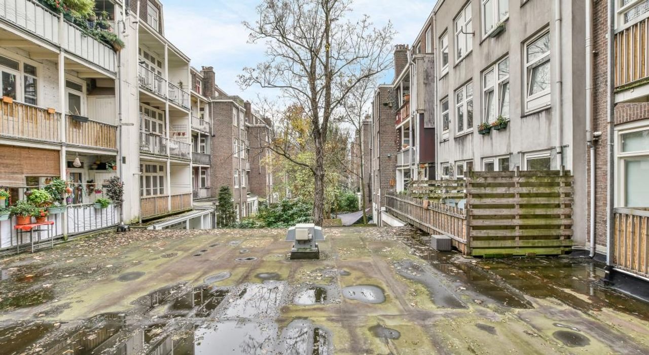 Gerenoveerd appartement met twee balkons in De Pijp - Afbeelding 17