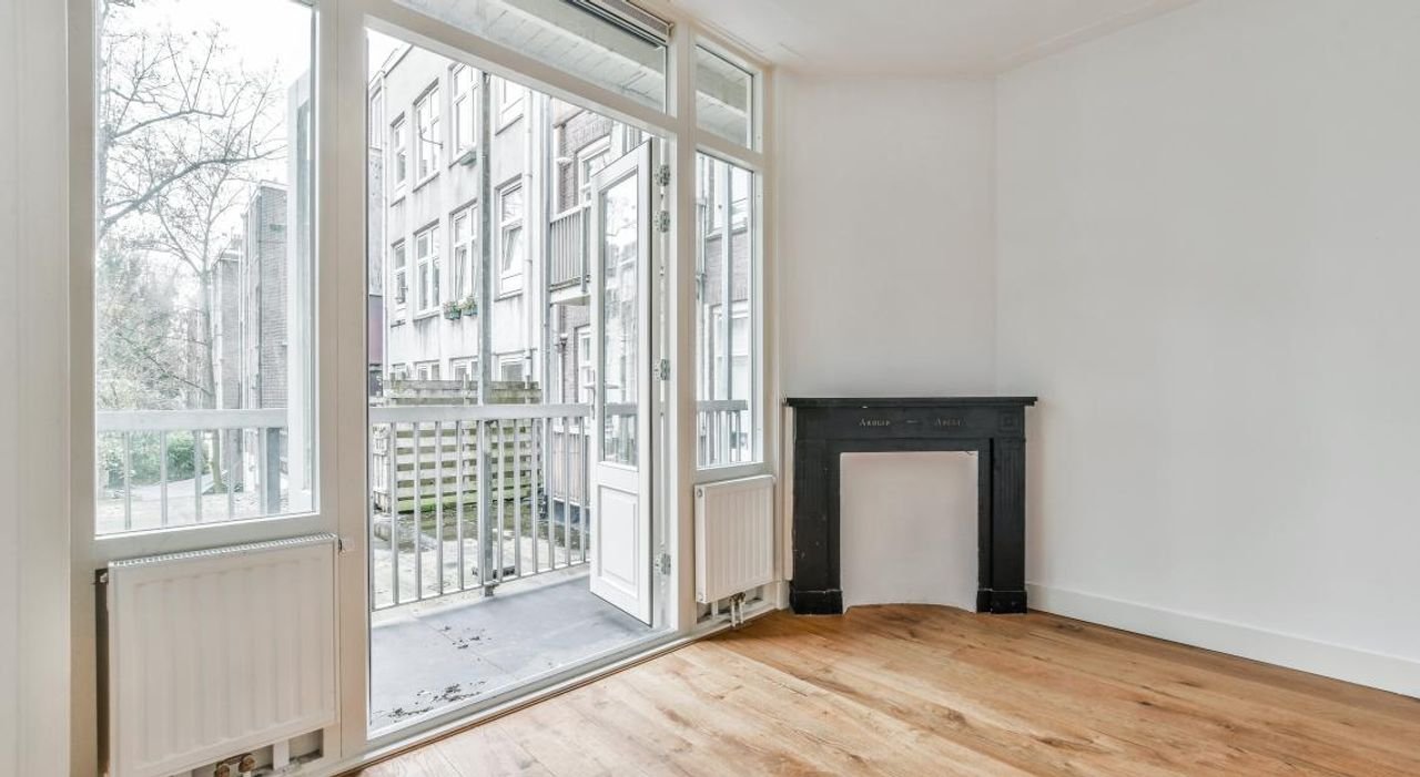 Gerenoveerd appartement met twee balkons in De Pijp - Afbeelding 15