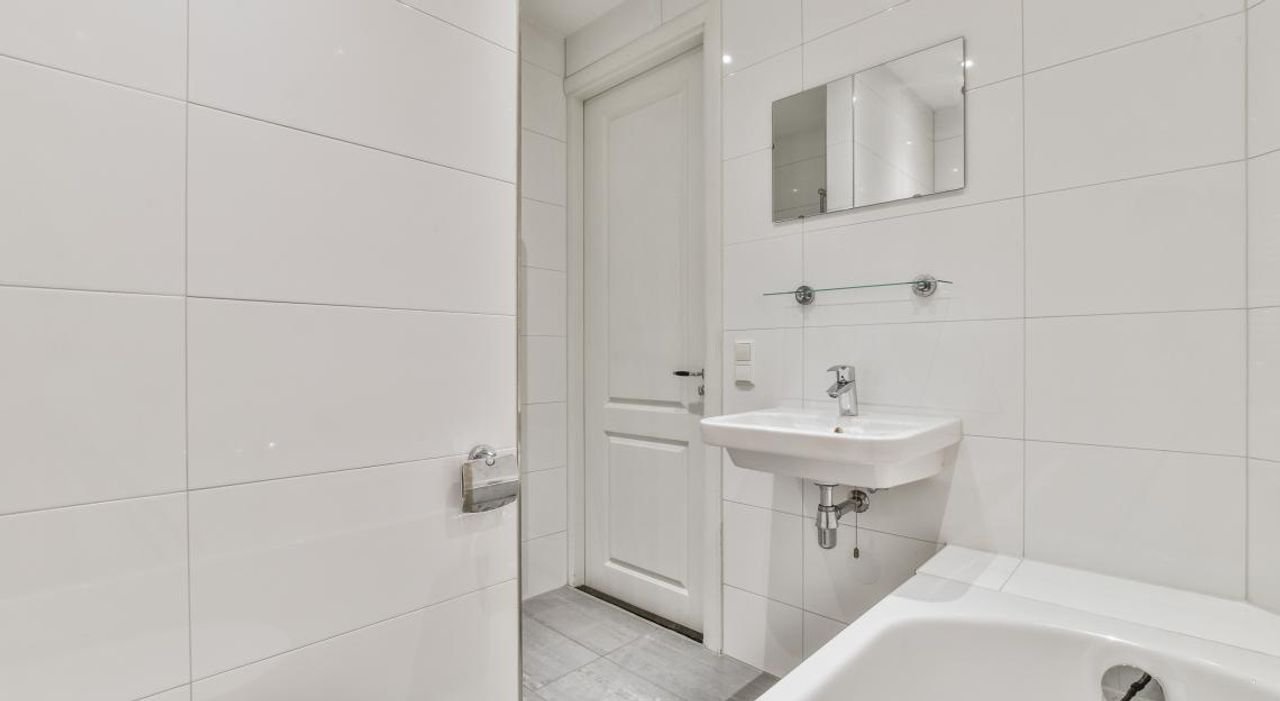 Gerenoveerd appartement met twee balkons in De Pijp - Afbeelding 28