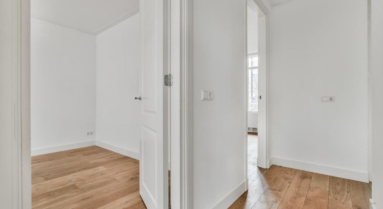 Gerenoveerd appartement met twee balkons in De Pijp - Afbeelding 4