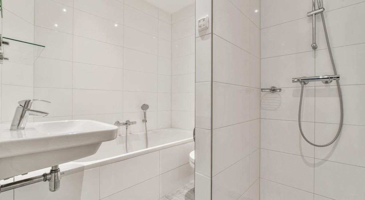 Gerenoveerd appartement met twee balkons in De Pijp - Afbeelding 27