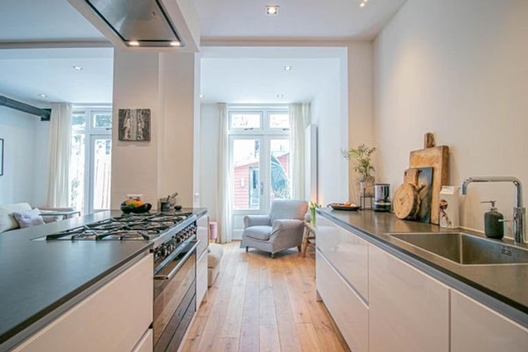 Benedenwoning met riante tuin in De Baarsjes - Afbeelding 2