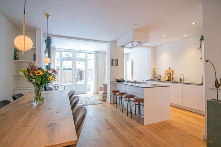 Benedenwoning met riante tuin in De Baarsjes - Afbeelding 1