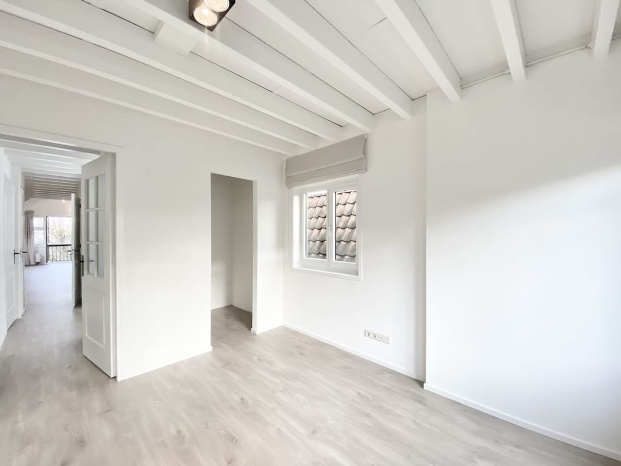 Modern apartment with roof terrace - Image 11