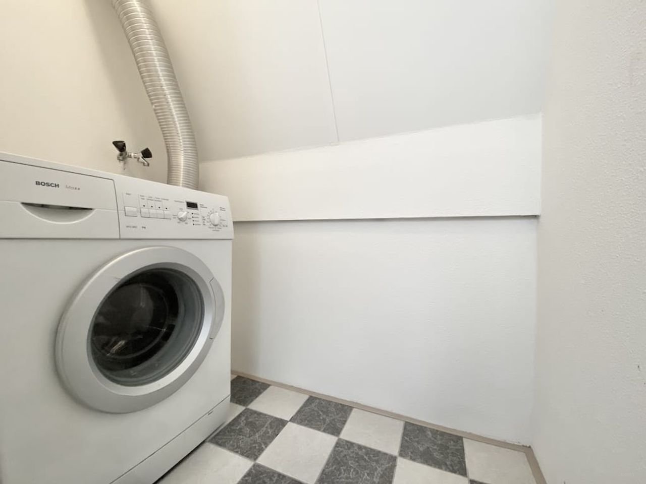 Modern apartment with roof terrace - Image 10