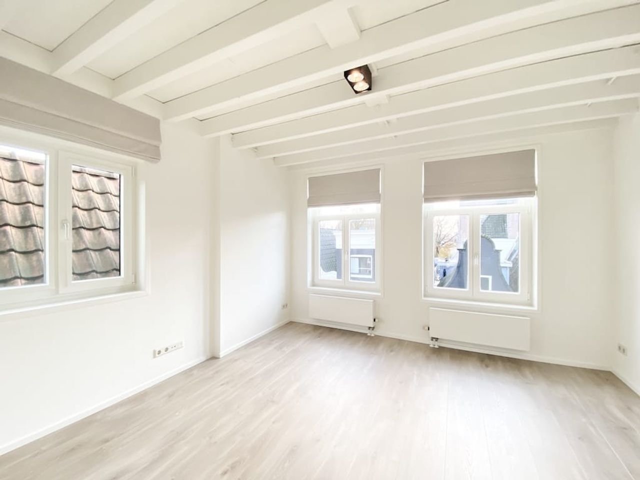 Modern apartment with roof terrace - Image 13