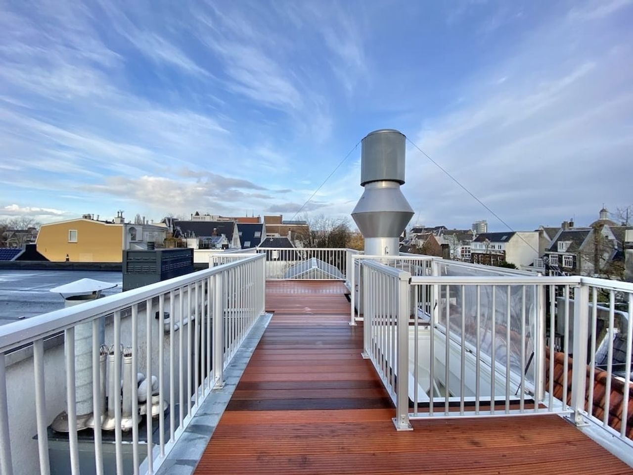 Modern apartment with roof terrace - Image 15