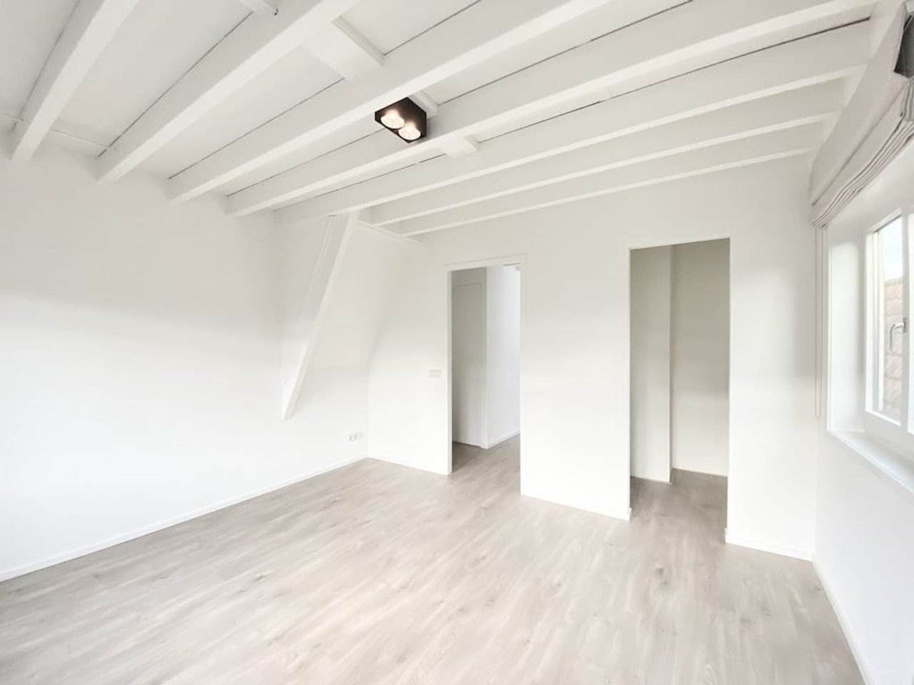 Modern apartment with roof terrace - Image 12