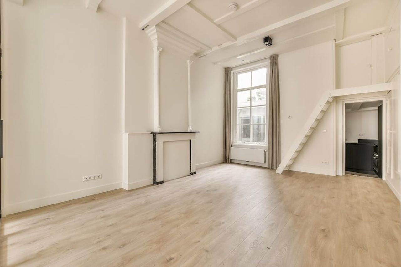 Modern apartment on the edge of the Jordaan - Image 1