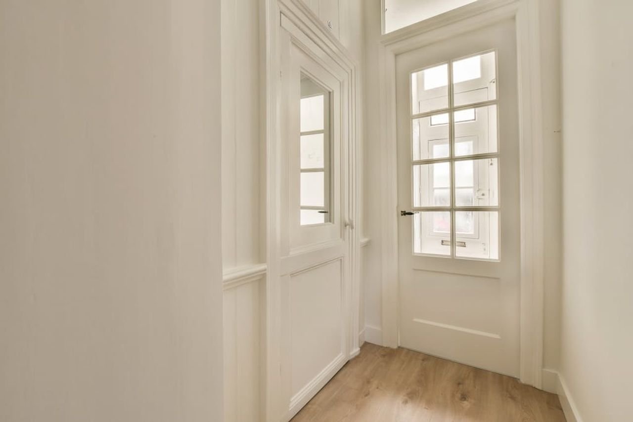 Modern apartment on the edge of the Jordaan - Image 11