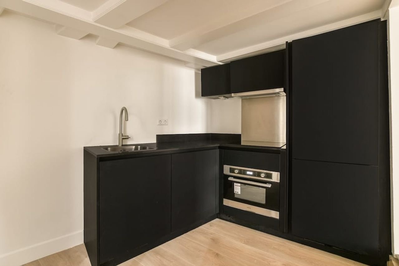 Modern apartment on the edge of the Jordaan - Image 7