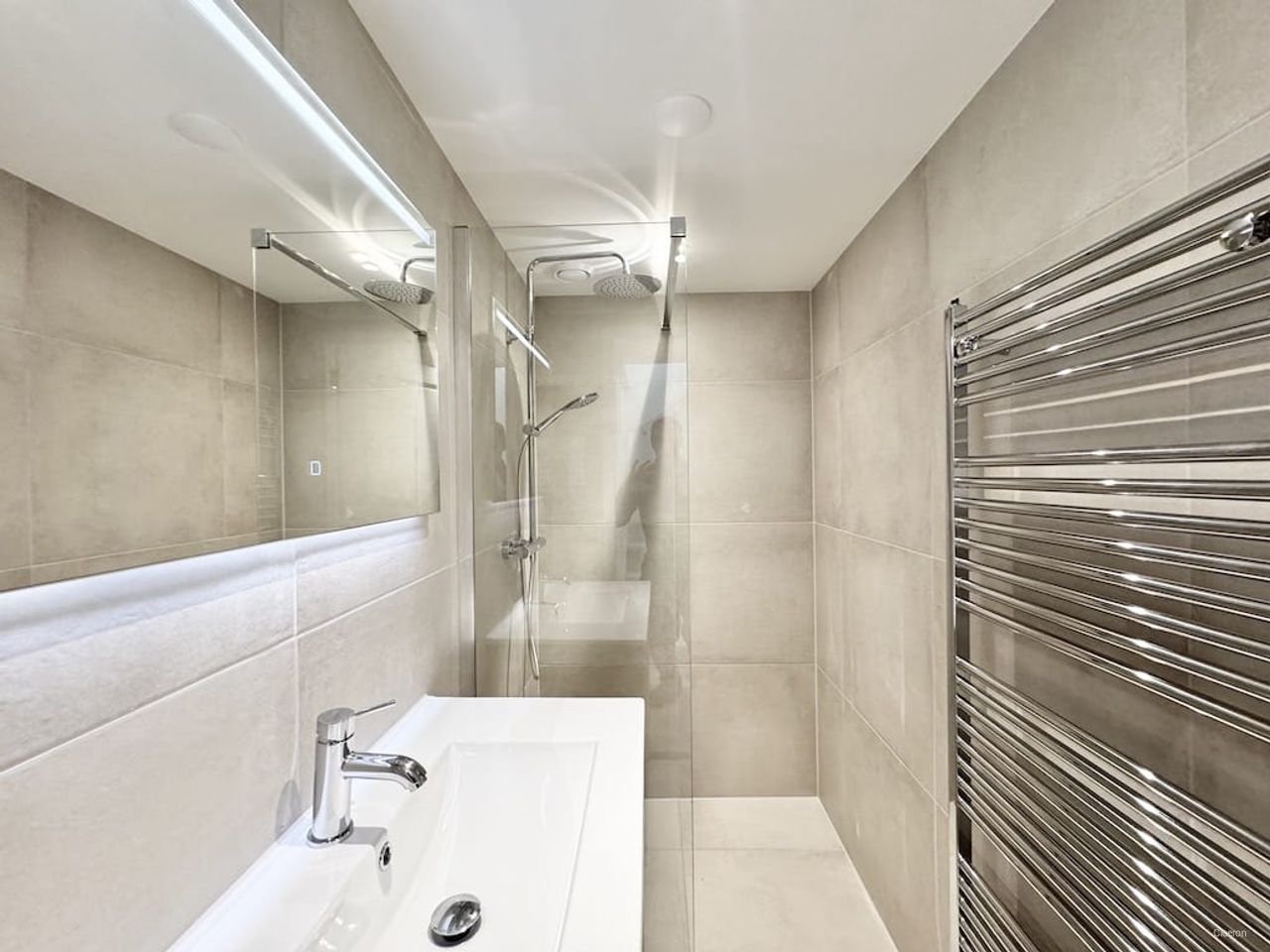 Modern apartment with patio in the Jordaan - Image 13