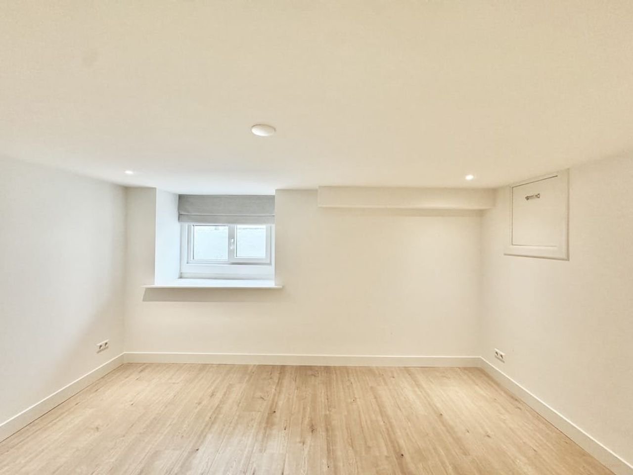 Modern apartment with patio in the Jordaan - Image 8