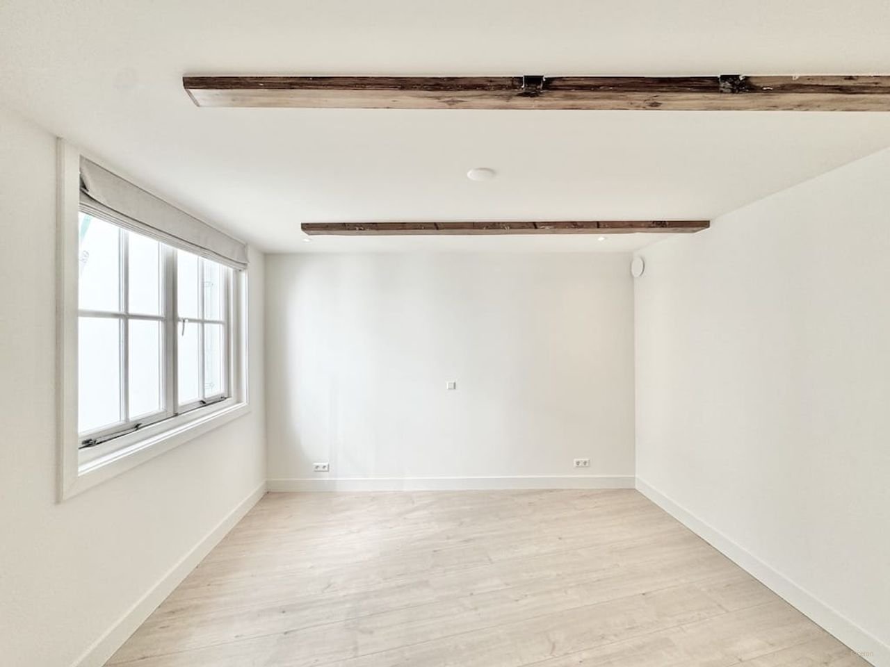 Modern apartment with patio in the Jordaan - Image 7