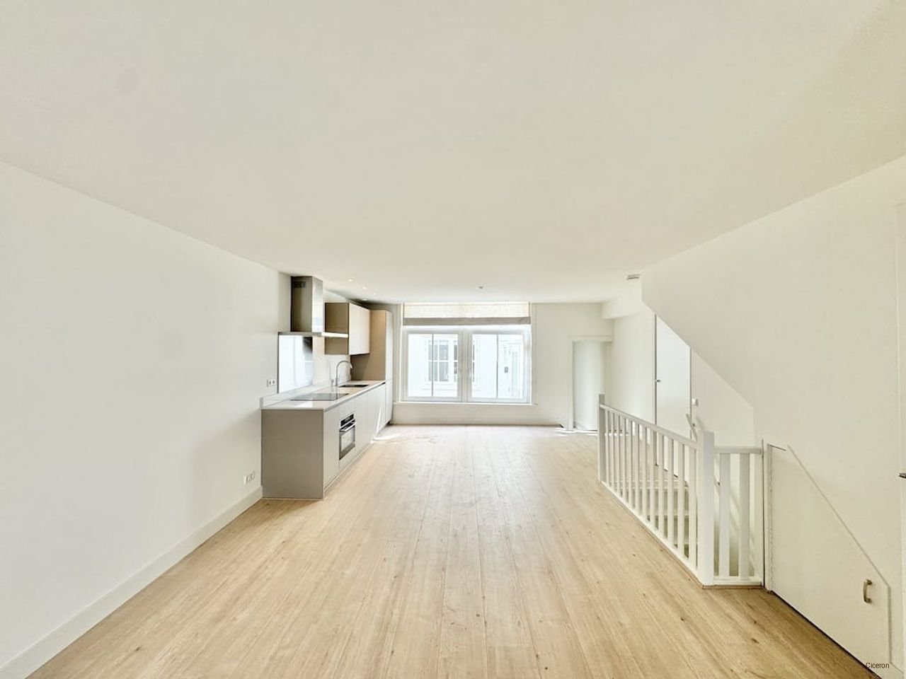 Modern apartment with patio in the Jordaan - Image 4