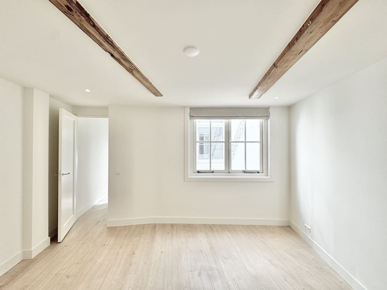 Modern apartment with patio in the Jordaan - Image 6