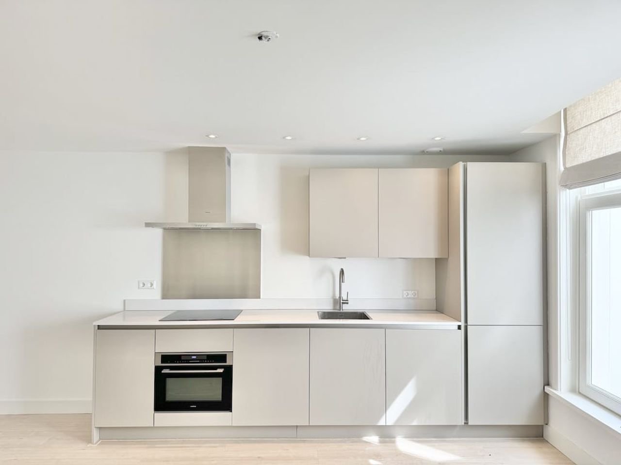 Modern apartment with patio in the Jordaan - Image 3