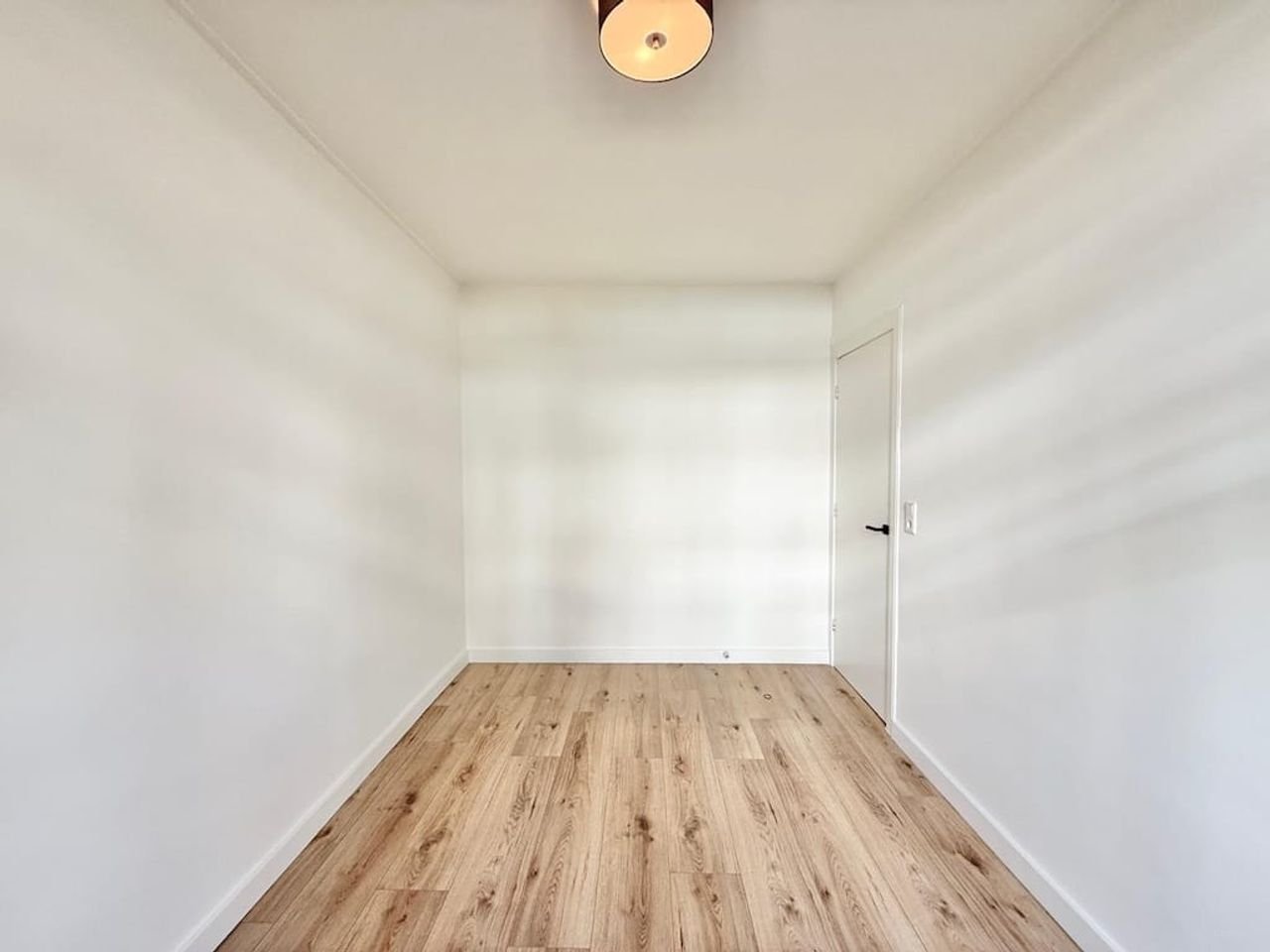 Apartment with balcony on Magalhaensplein - Image 8