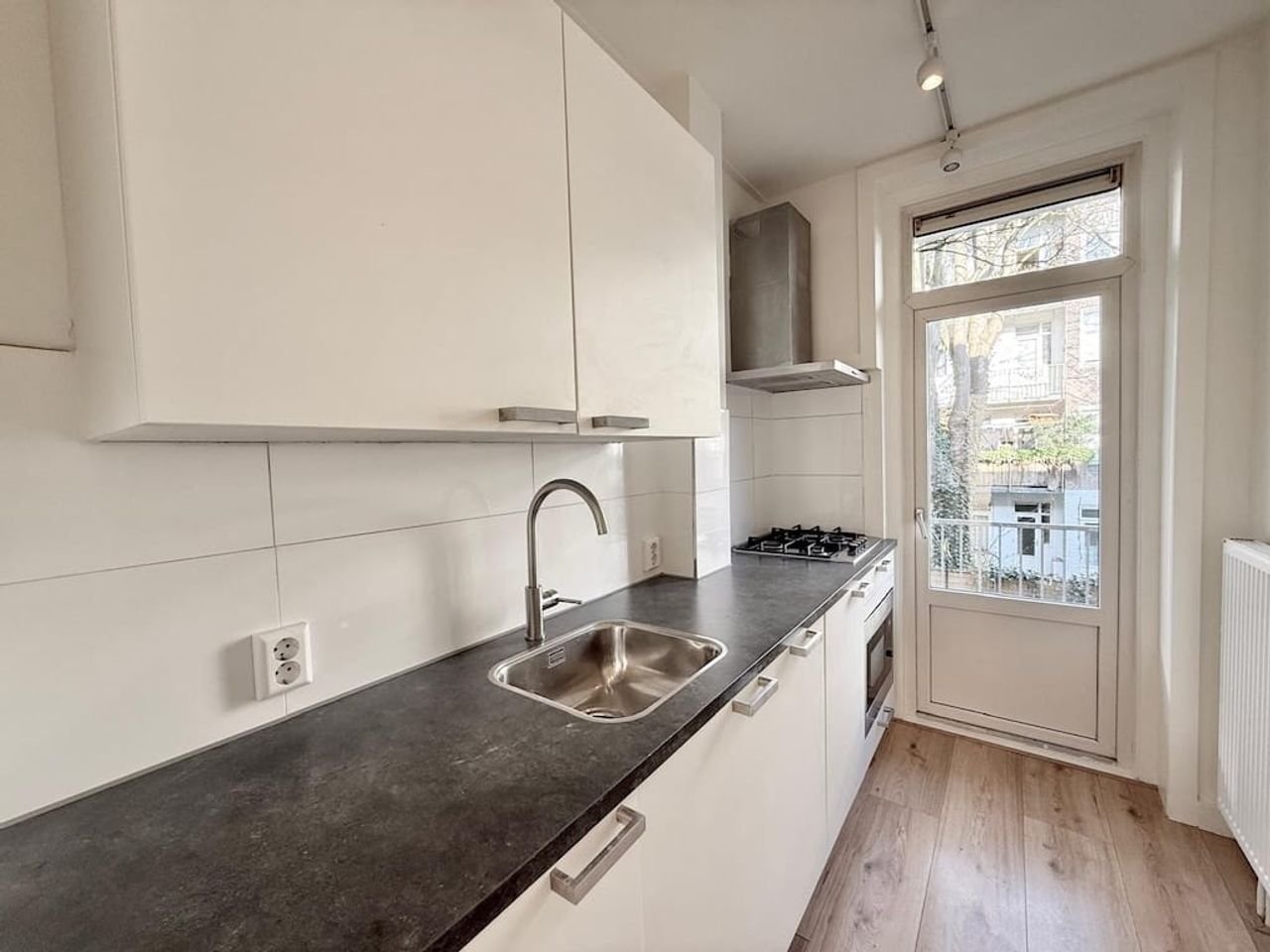 Apartment with balcony on Magalhaensplein - Image 4