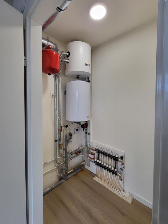 Modern city apartment with roof terrace - Image 8