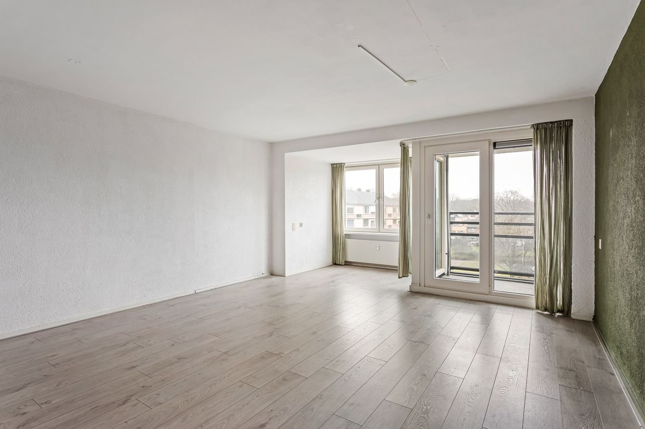 Ruim 4-kamerappartement met twee balkons - Afbeelding 4