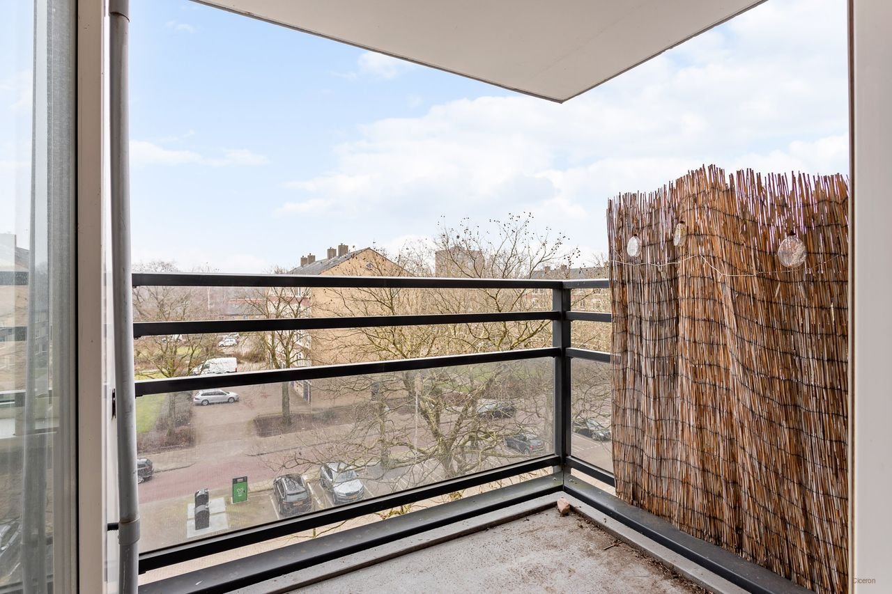 Ruim 4-kamerappartement met twee balkons - Afbeelding 2