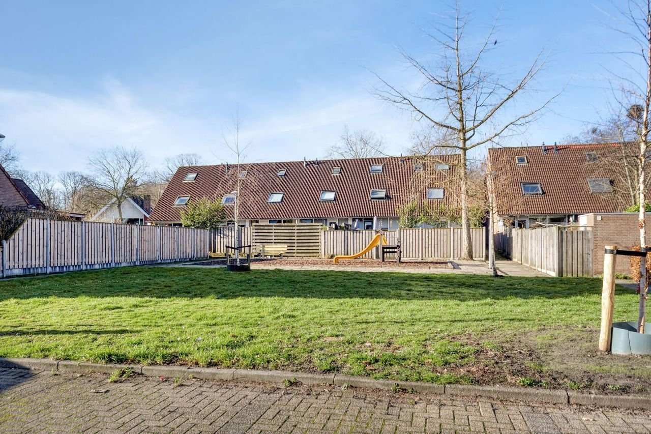 Renovated terraced house in Noordgeest - Image 20