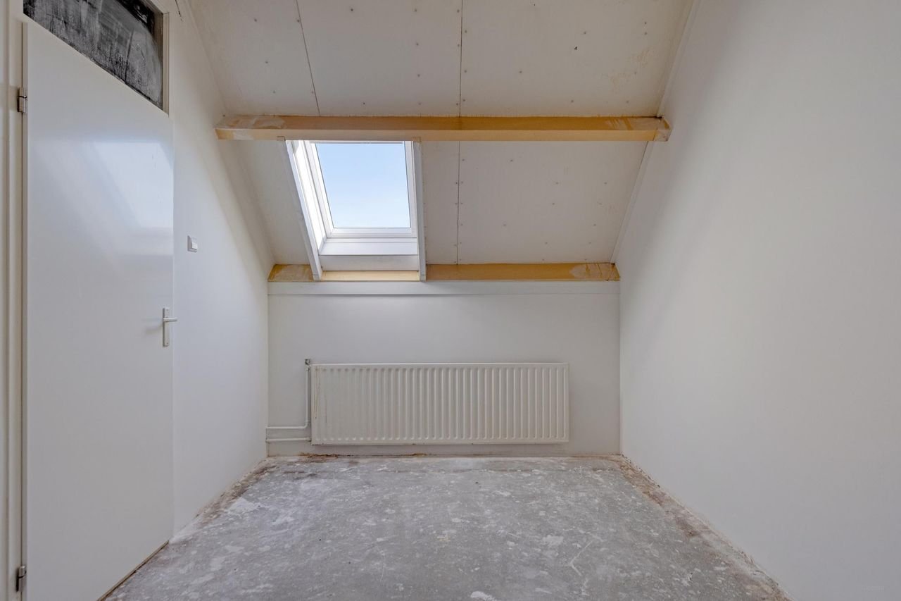 Renovated terraced house in Noordgeest - Image 17