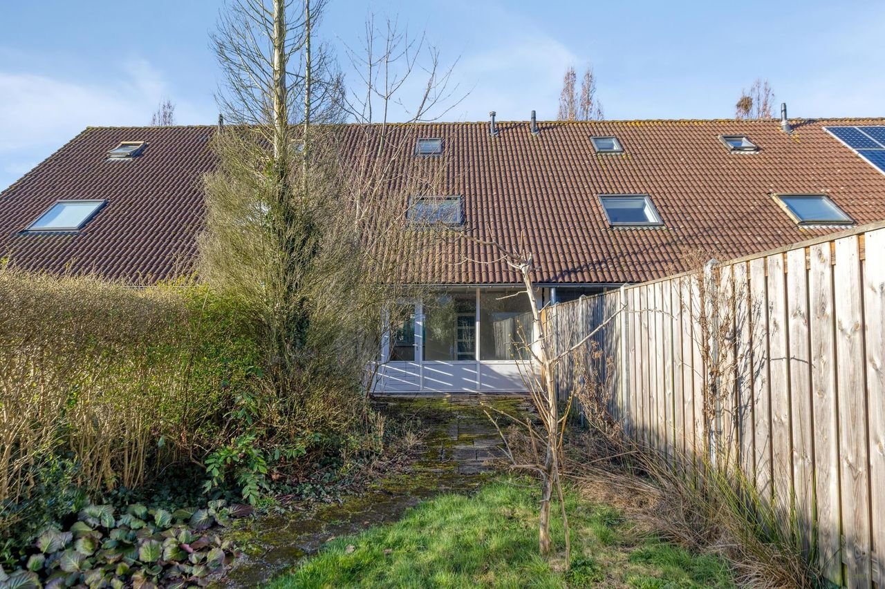 Renovated terraced house in Noordgeest - Image 19