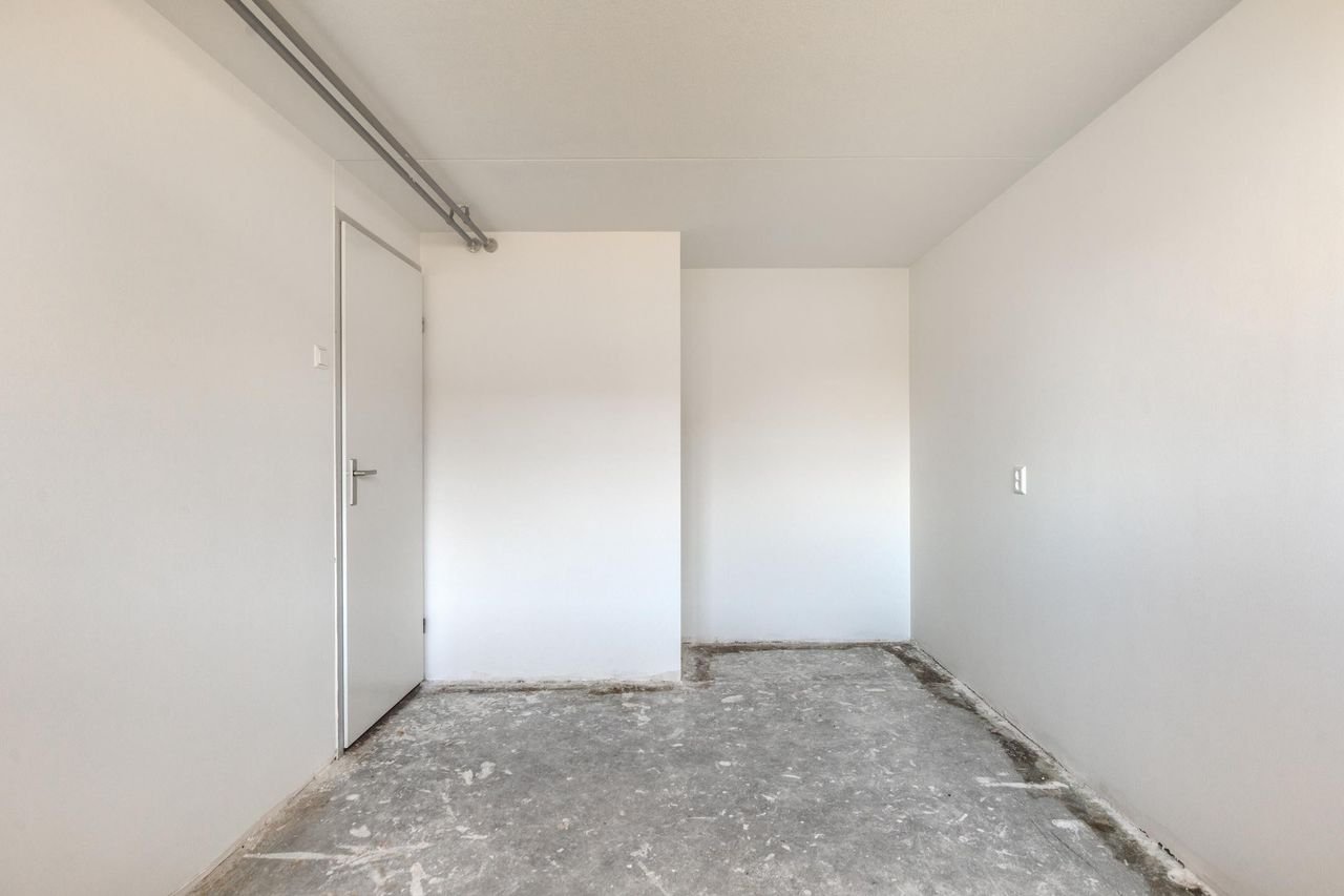 Renovated terraced house in Noordgeest - Image 14