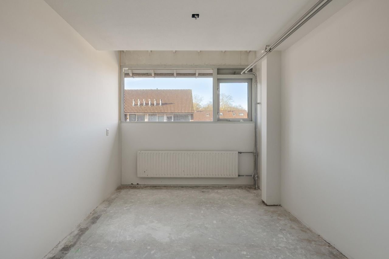 Renovated terraced house in Noordgeest - Image 13