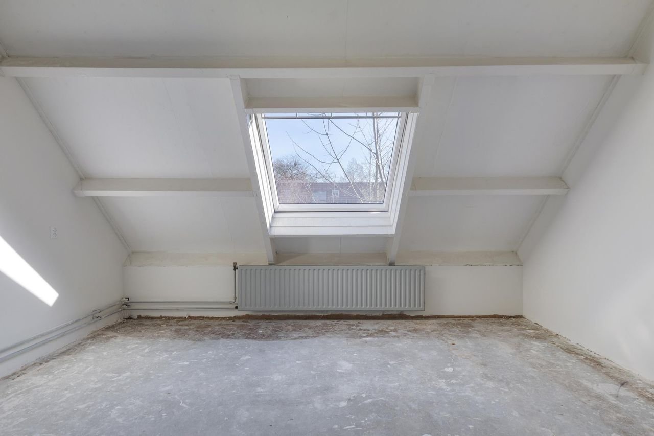 Renovated terraced house in Noordgeest - Image 9