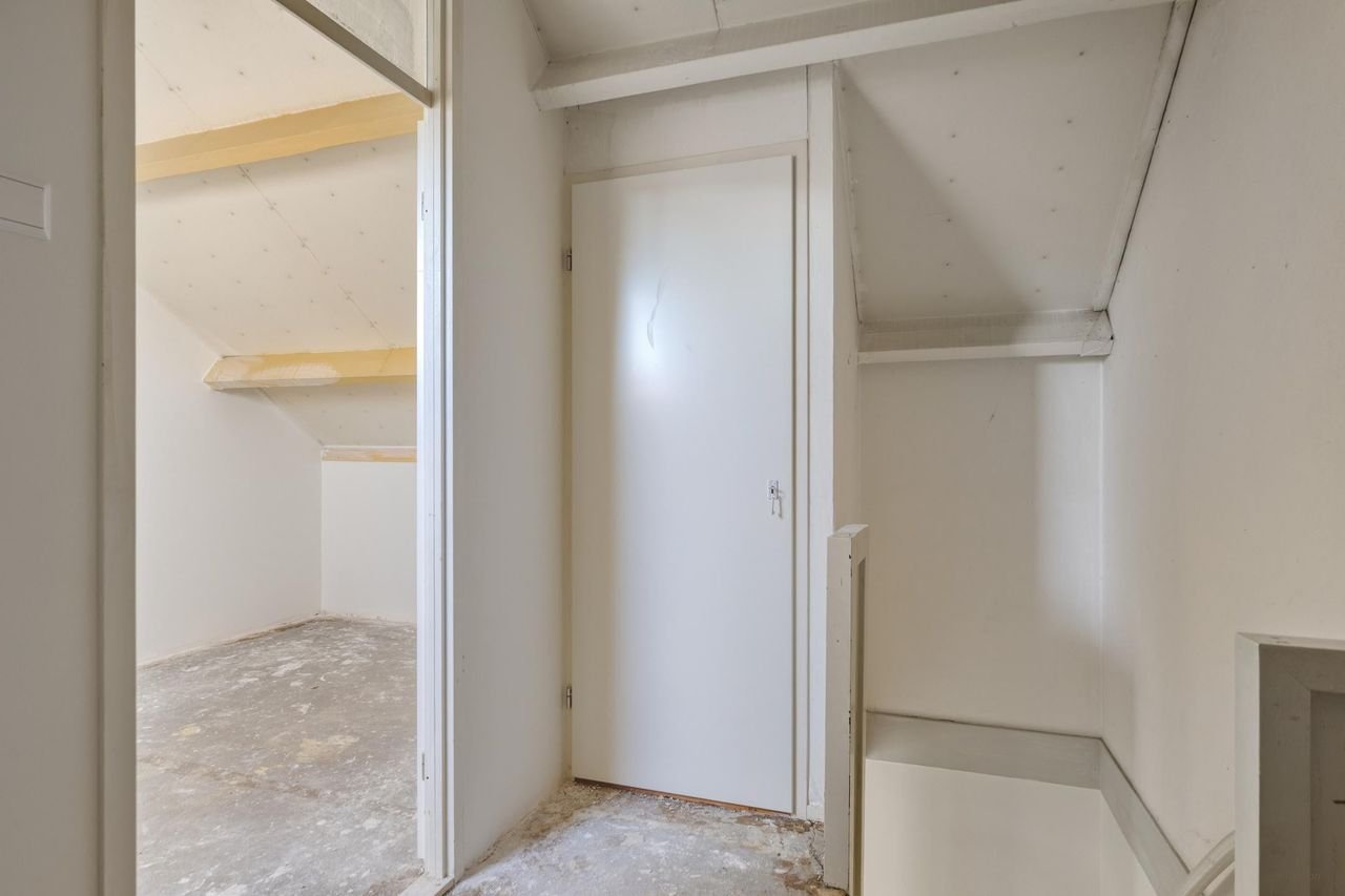 Renovated terraced house in Noordgeest - Image 15