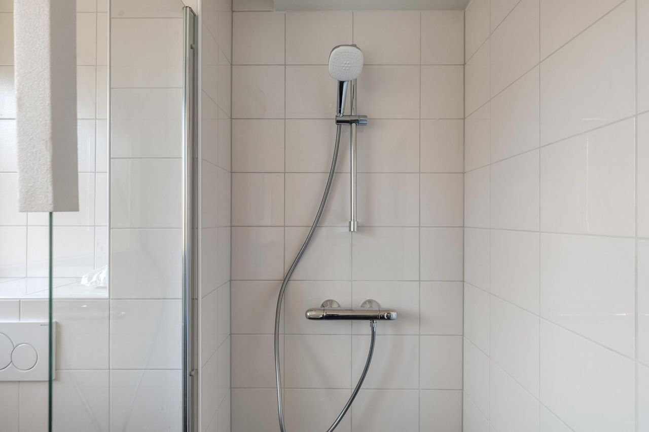 Renovated terraced house in Noordgeest - Image 12