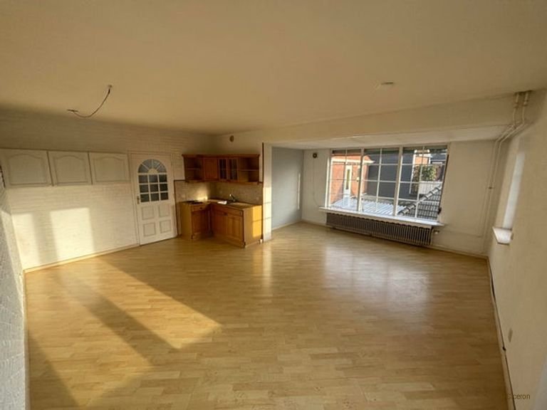 Upper Floor Apartment Oldenzaal: 4 Bedrooms, City Center - Image 4