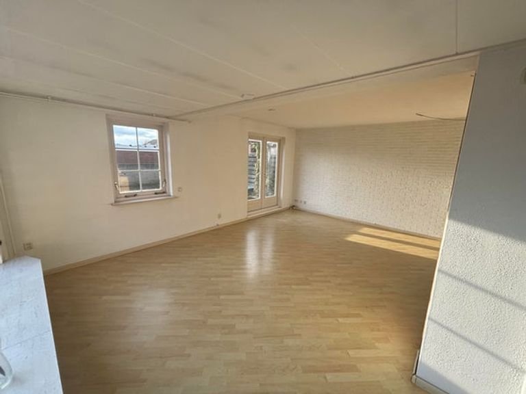 Upper Floor Apartment Oldenzaal: 4 Bedrooms, City Center - Image 5