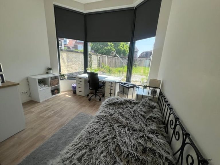Studio with balcony near city center - Image 2