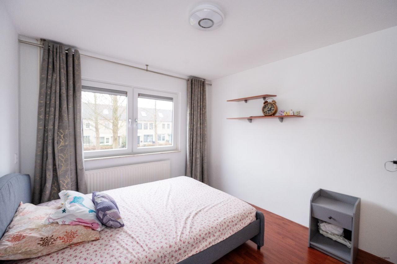 Spacious 4-bedroom family home - Image 19