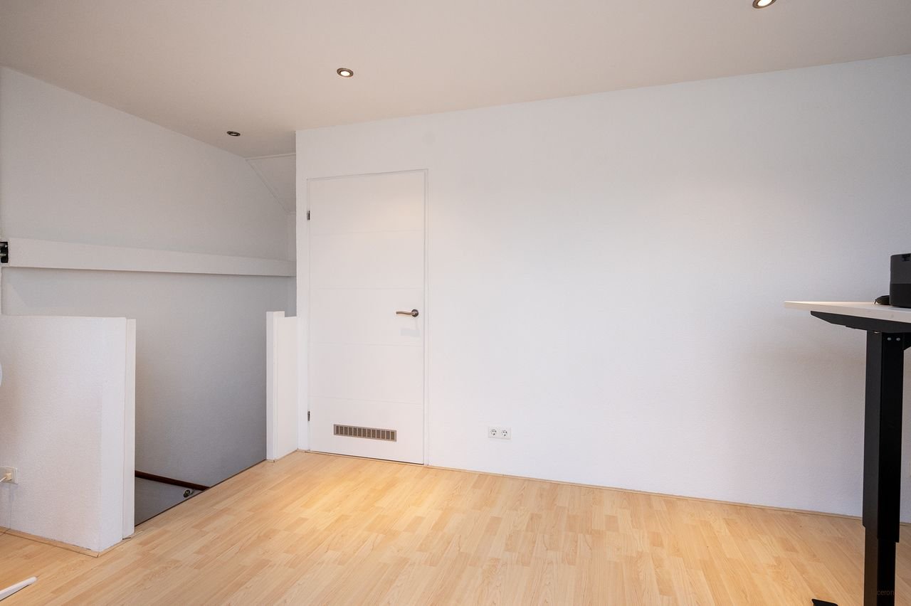 Spacious 4-bedroom family home - Image 27