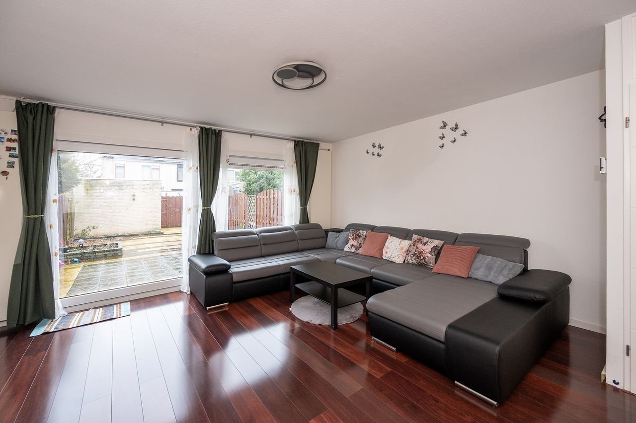 Spacious 4-bedroom family home - Image 9