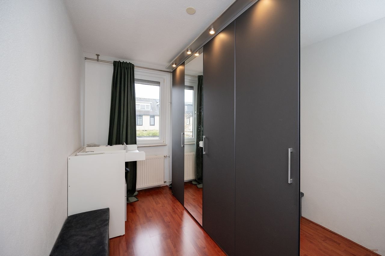 Spacious 4-bedroom family home - Image 23